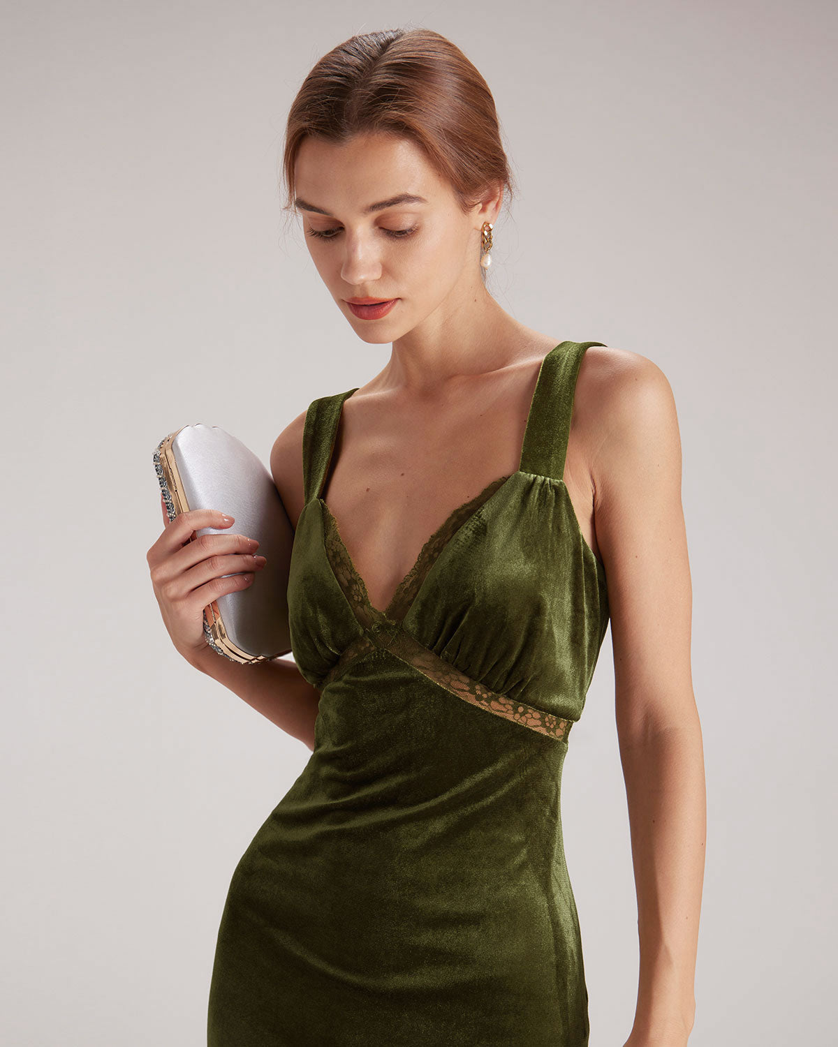 Πράσινο Φόρεμα Μίντι Από Βελούδο Με V Λαιμόκοψη Και Λεπτομέρεια Στο Τελείωμα