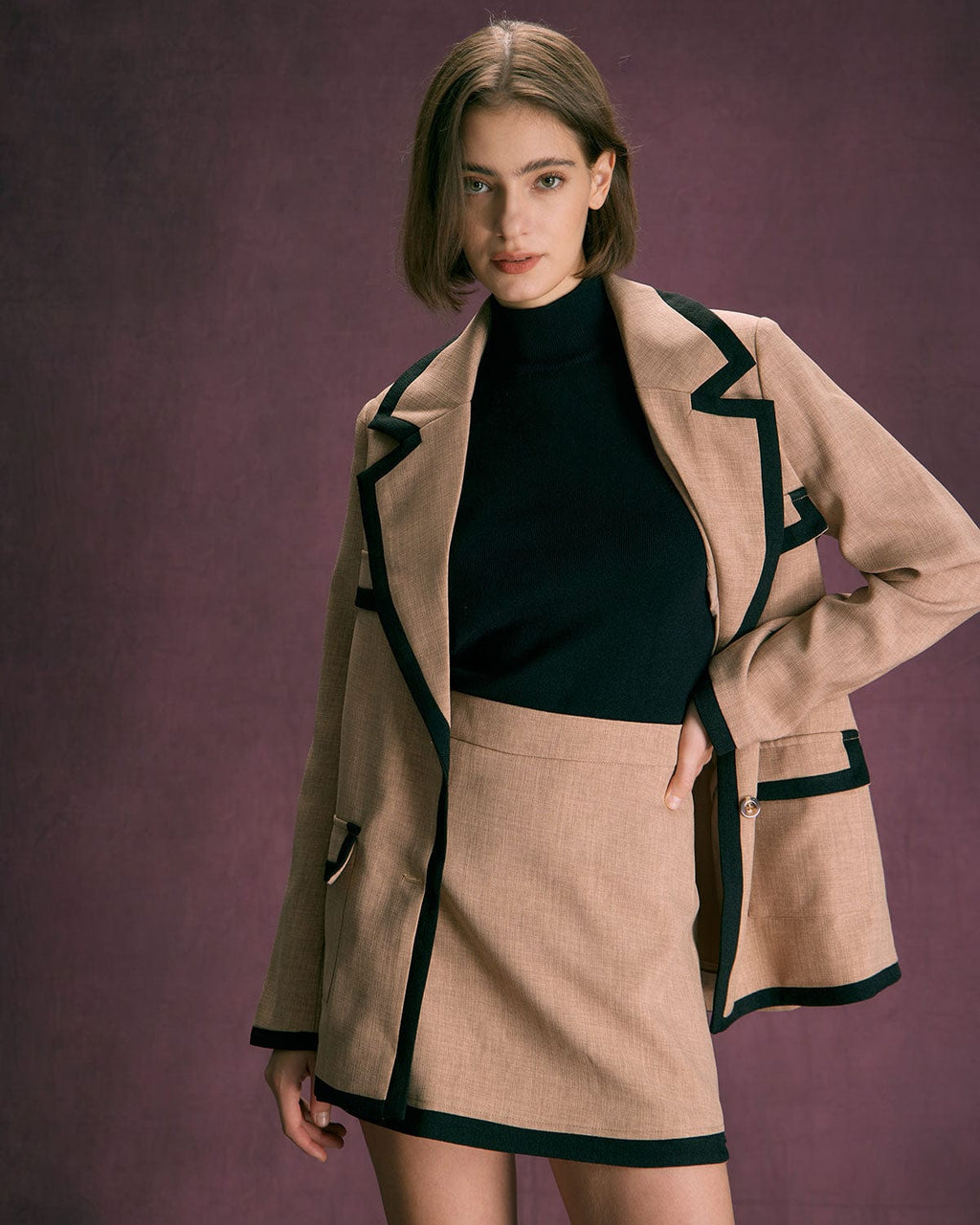 Χακί Σακάκι Με Ρίγες Και Κουμπιά Σε Αντίθεση Με Γιακά