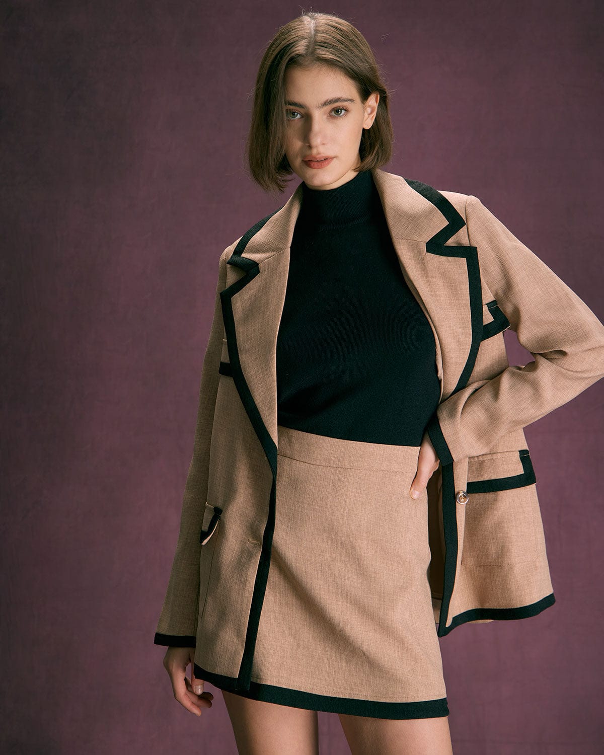 Χακί Σακάκι Με Ρίγες Και Κουμπιά Σε Αντίθεση Με Γιακά