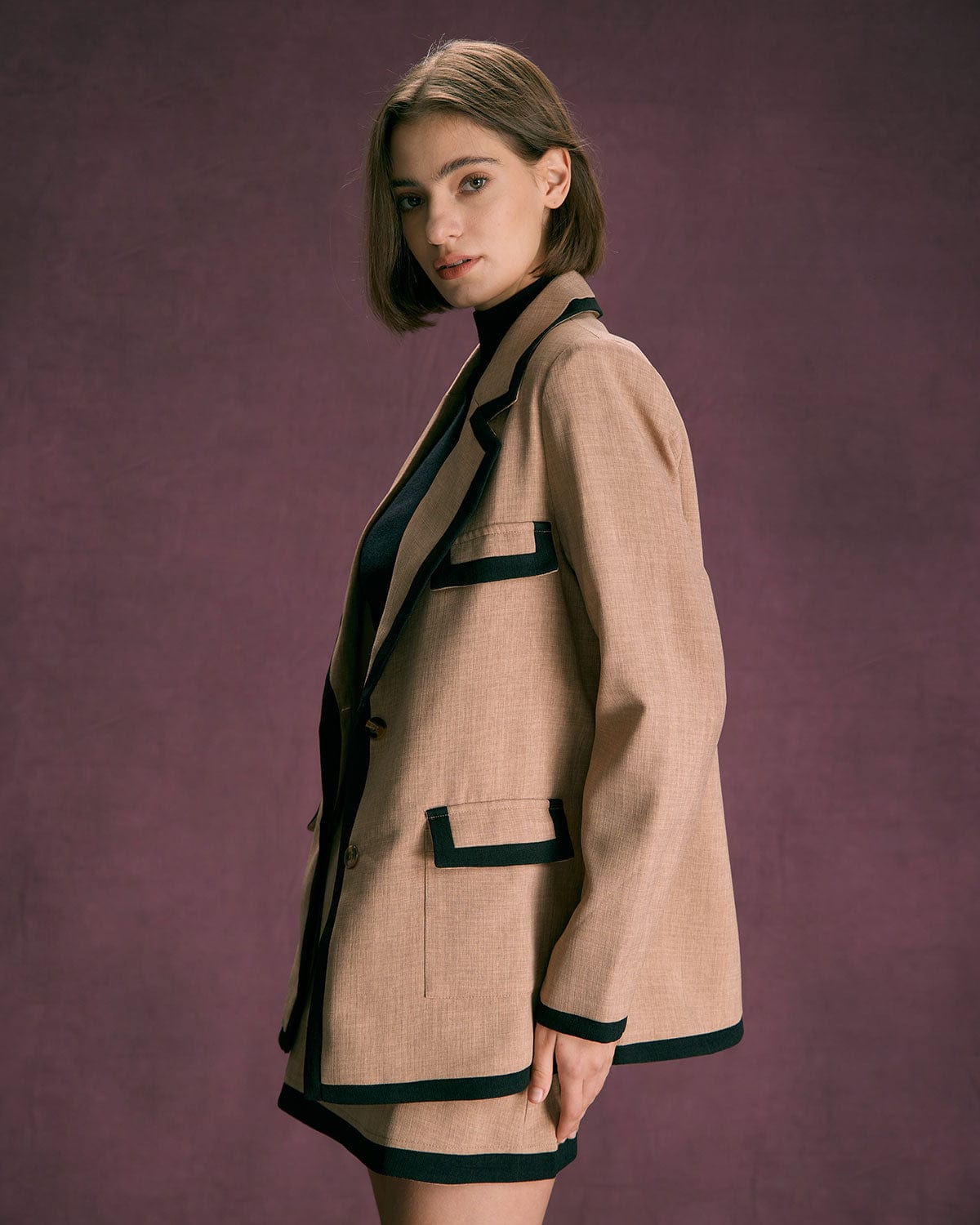 Χακί Σακάκι Με Ρίγες Και Κουμπιά Σε Αντίθεση Με Γιακά