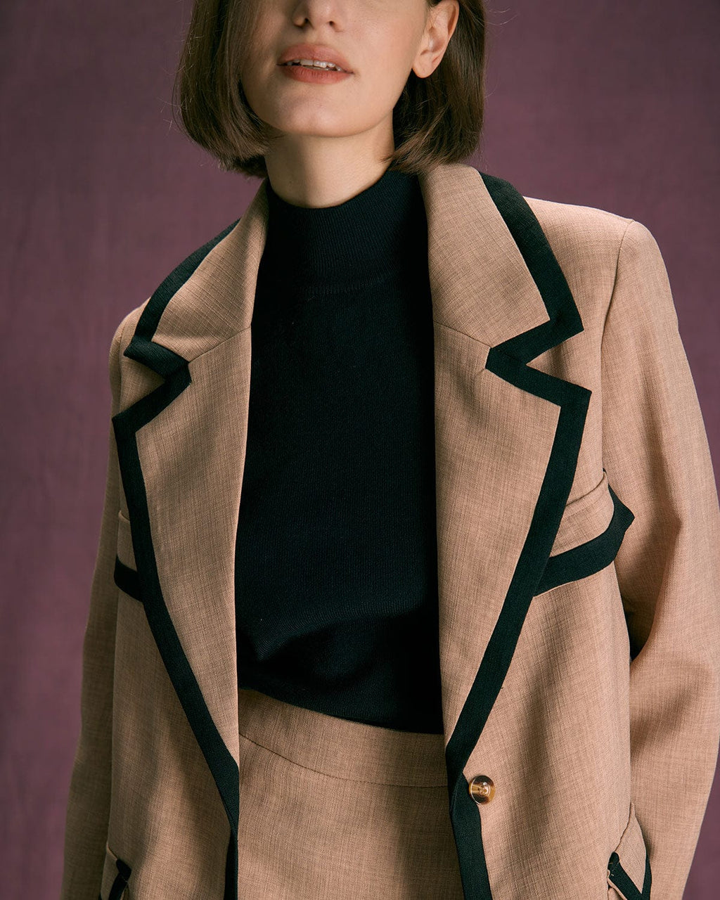 Χακί Σακάκι Με Ρίγες Και Κουμπιά Σε Αντίθεση Με Γιακά