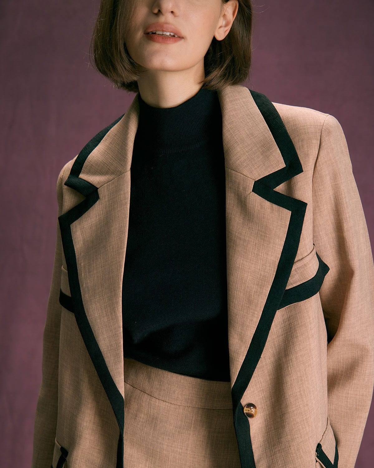 Χακί Σακάκι Με Ρίγες Και Κουμπιά Σε Αντίθεση Με Γιακά