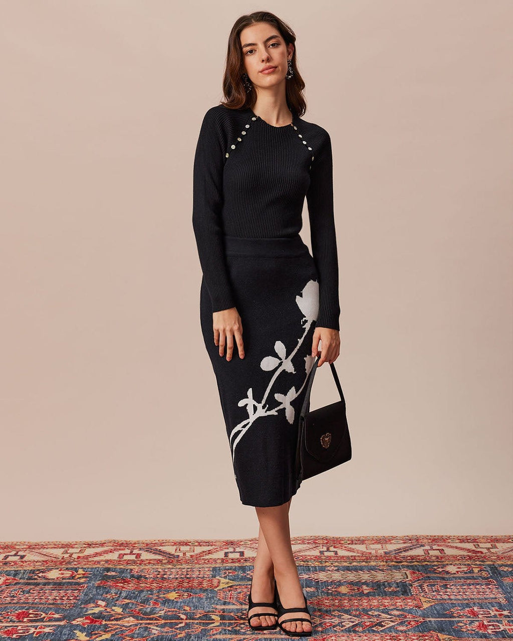 Μαύρο Πλεκτό Τοπ Με Στρογγυλή Λαιμόκοψη Και Κουμπιά Και Ριμπ Ύφανση