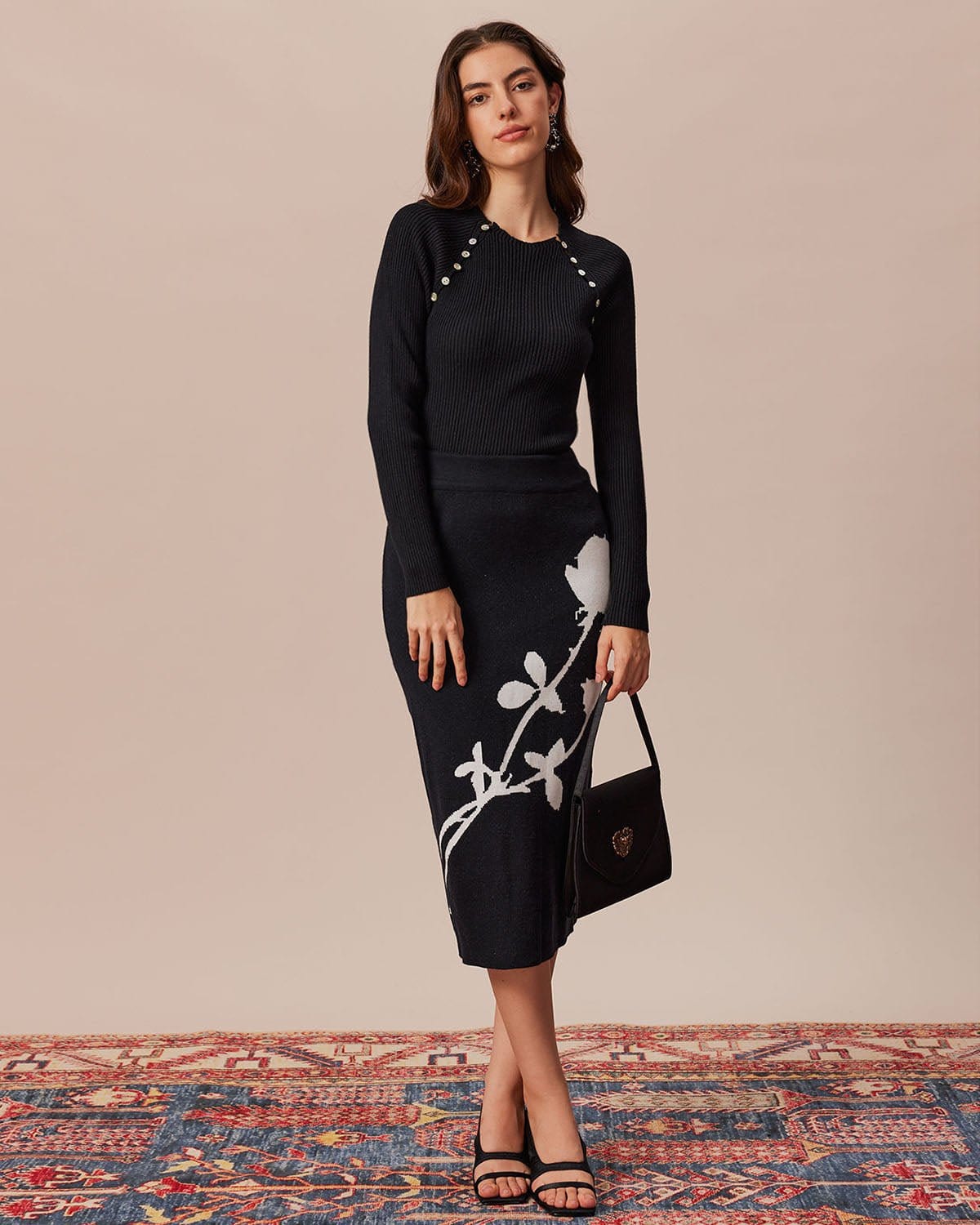 Μαύρο Πλεκτό Τοπ Με Στρογγυλή Λαιμόκοψη Και Κουμπιά Και Ριμπ Ύφανση