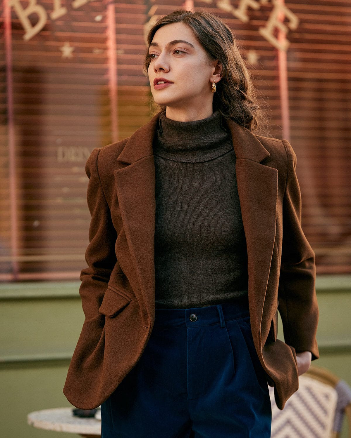 Μονόχρωμο Σακάκι Με Γιακά Και Ένα Κουμπί