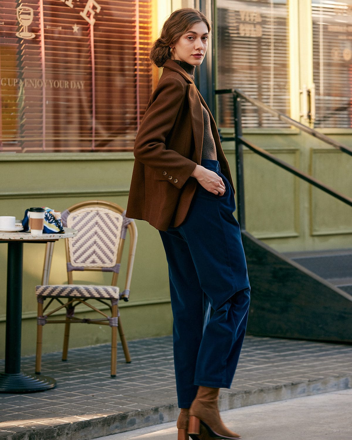 Μονόχρωμο Σακάκι Με Γιακά Και Ένα Κουμπί