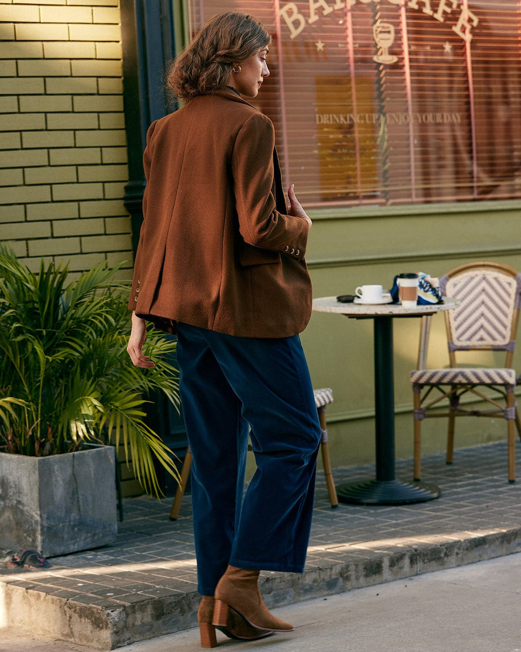 Μονόχρωμο Σακάκι Με Γιακά Και Ένα Κουμπί