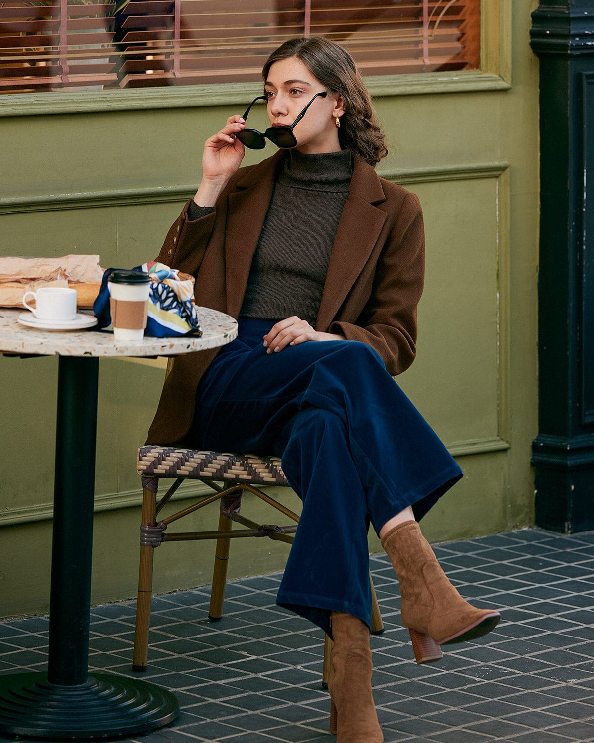 Μονόχρωμο Σακάκι Με Γιακά Και Ένα Κουμπί