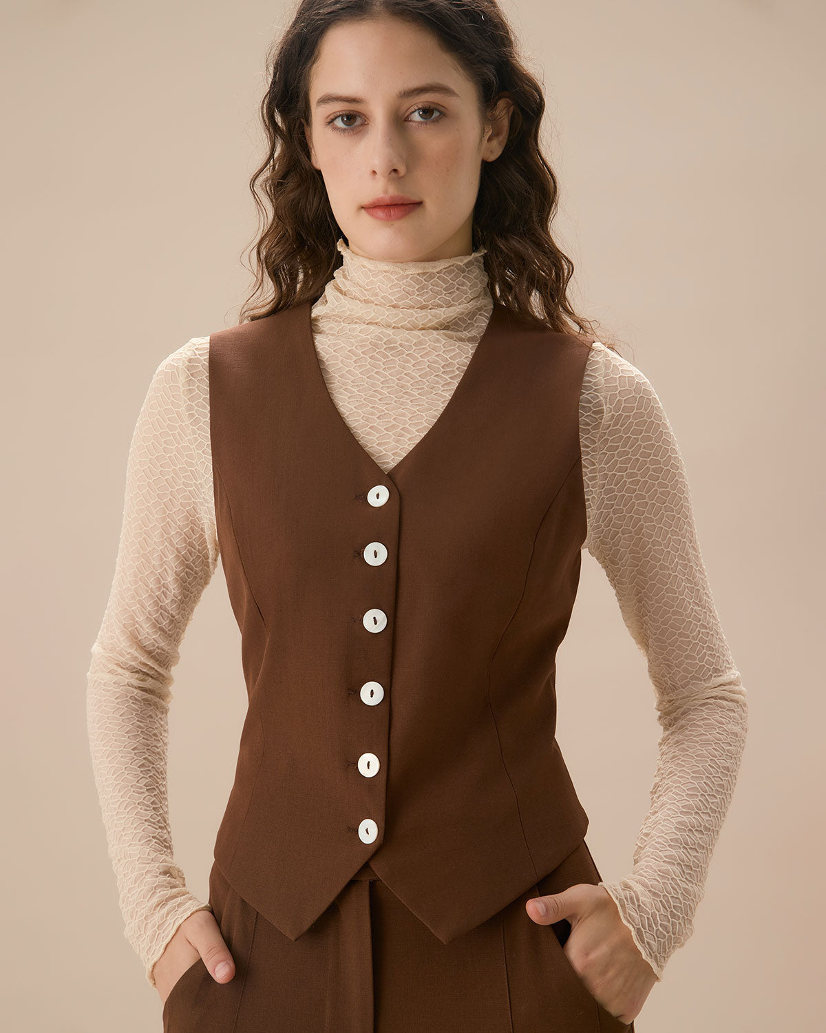 Καφέ Αμάνικο Γιλέκο Με Κουμπιά Και Λαιμόκοψη V