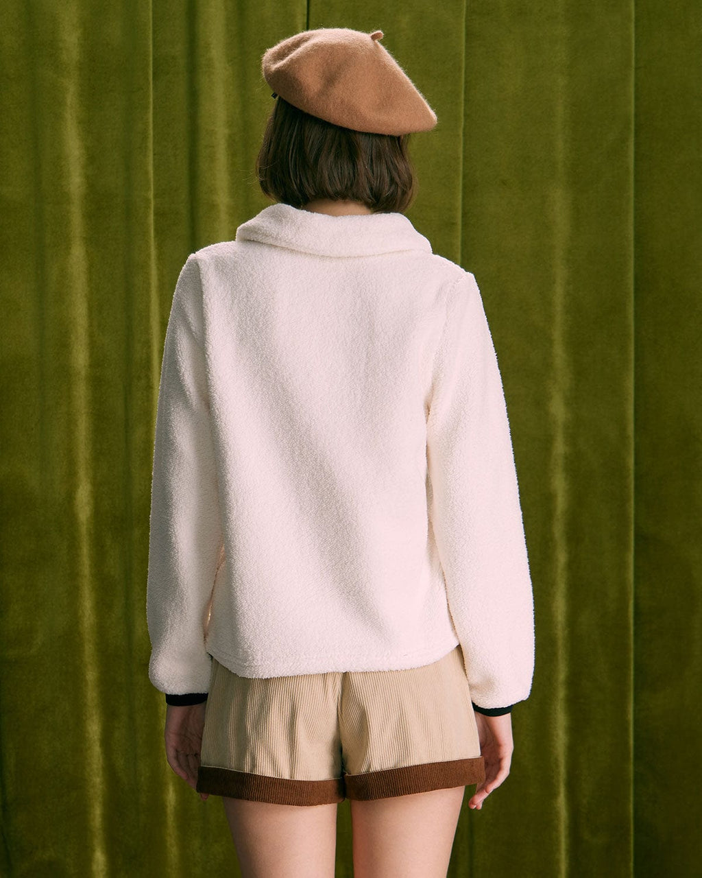 Μπεζ Φούτερ Με V Λαιμόκοψη Και Patched Teddy