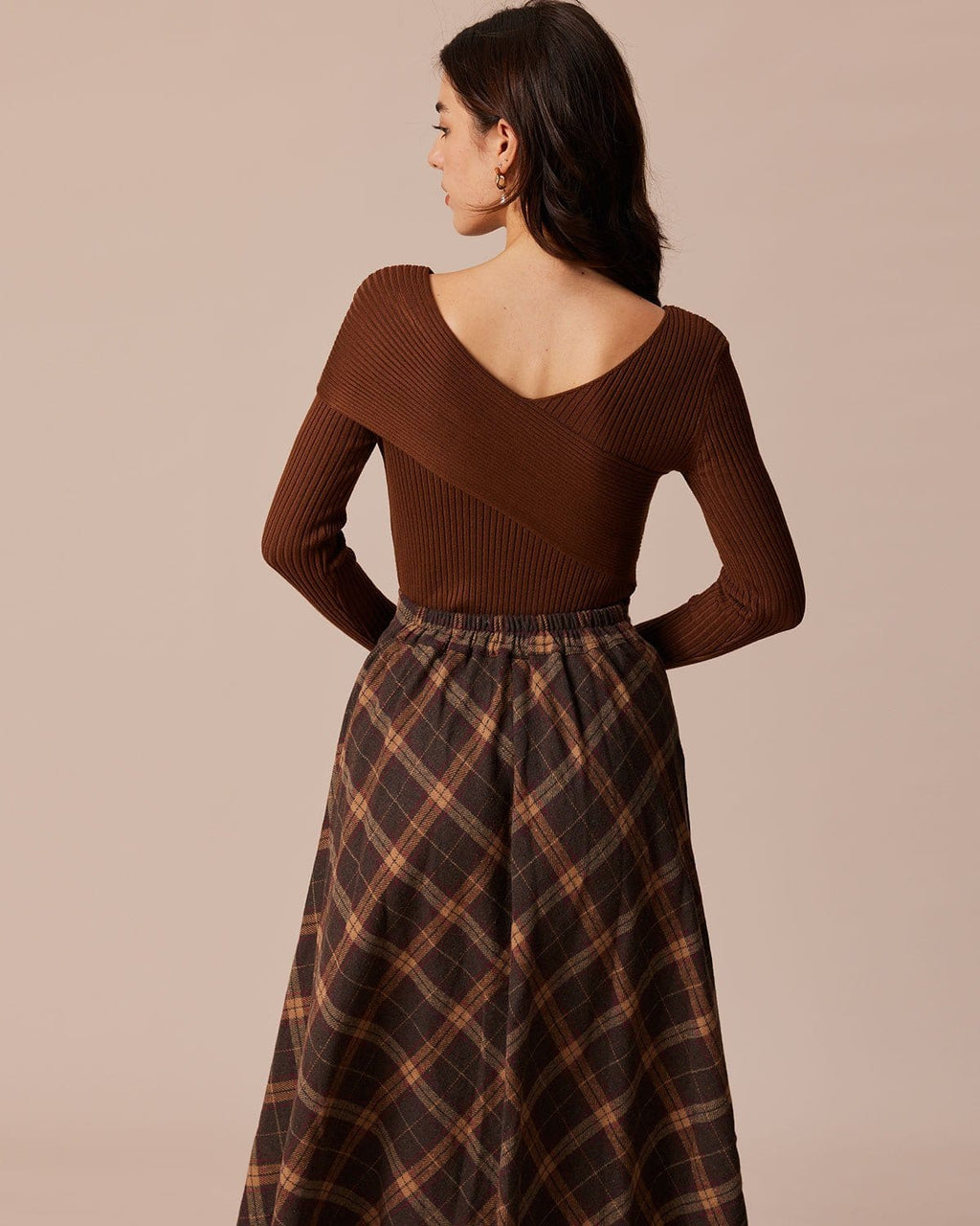 Καφέ Πλεκτό Τοπ Με Λαιμόκοψη V Και Σταυρωτό Τελείωμα