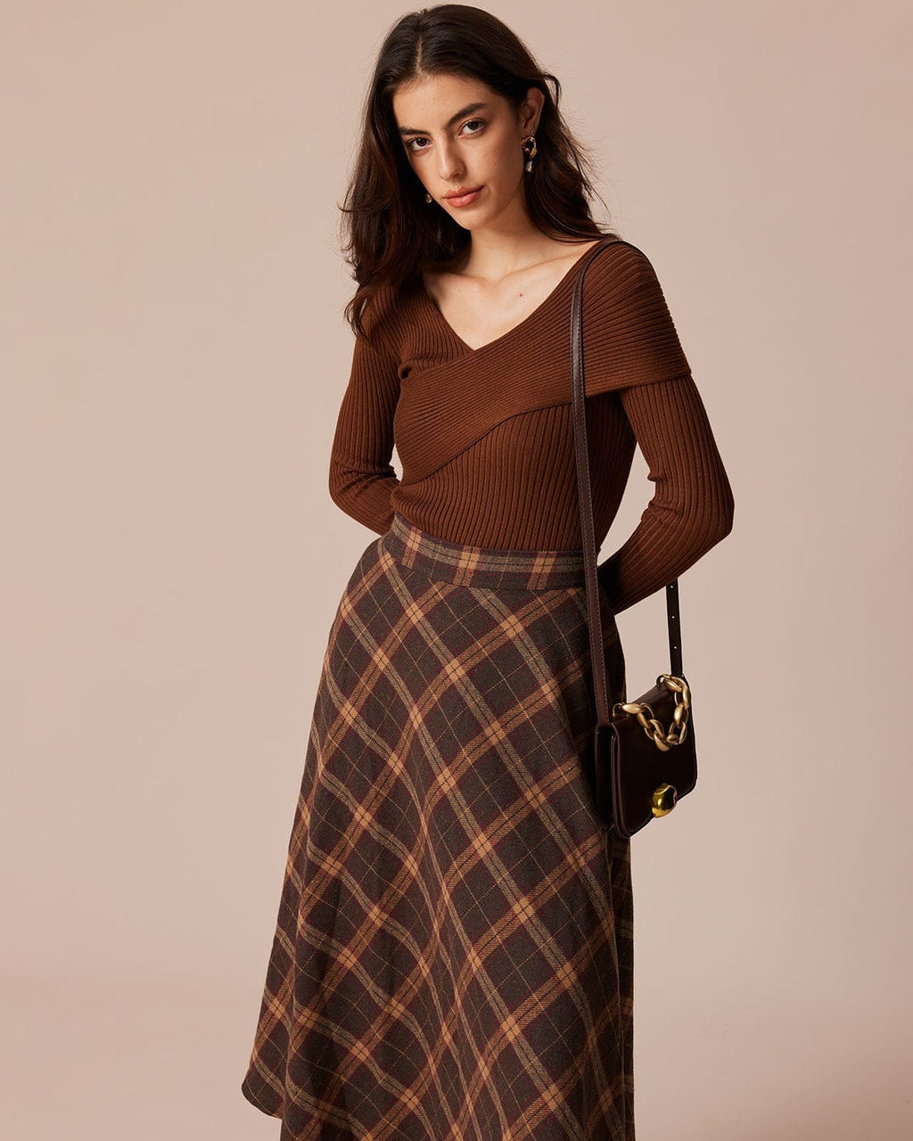 Καφέ Πλεκτό Τοπ Με Λαιμόκοψη V Και Σταυρωτό Τελείωμα