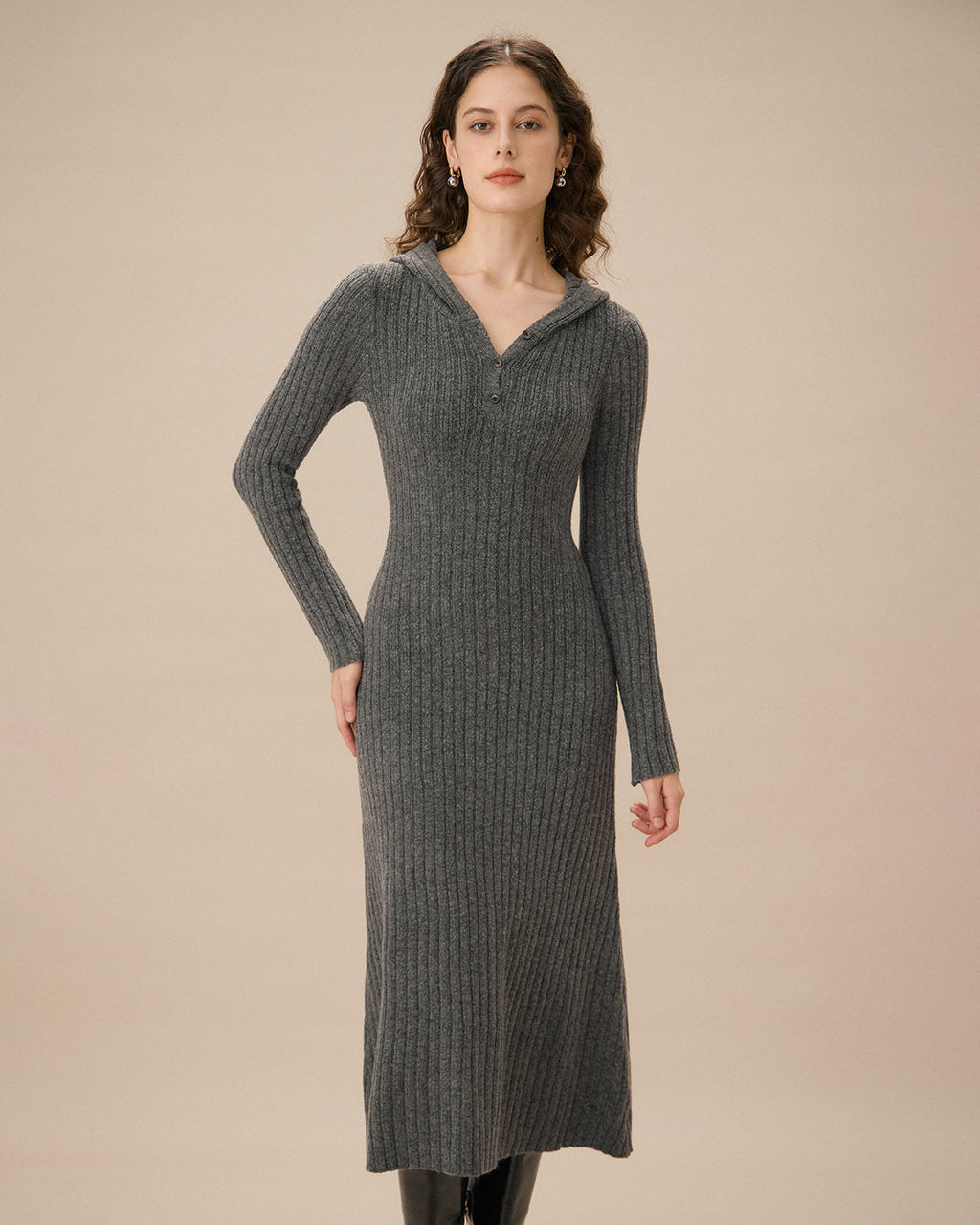 Γκρι Φόρεμα-Πουλόβερ Με V Λαιμόκοψη Και Κουκούλα Που Λειαίνει Το Σώμα