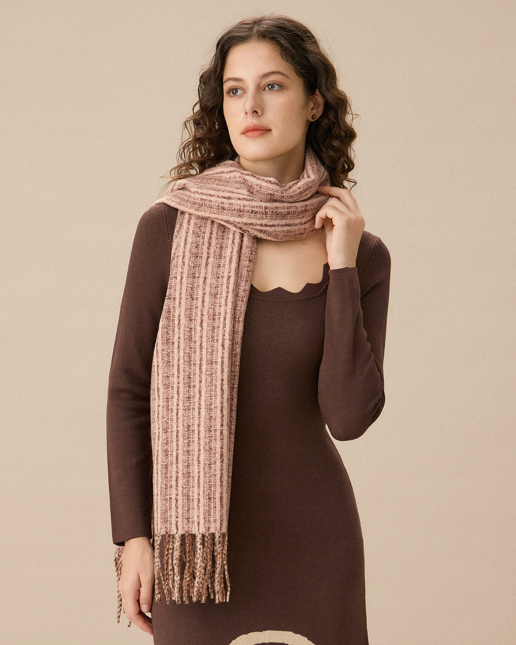 Ροζ Πλεκτό Σάλι Με Φούντα