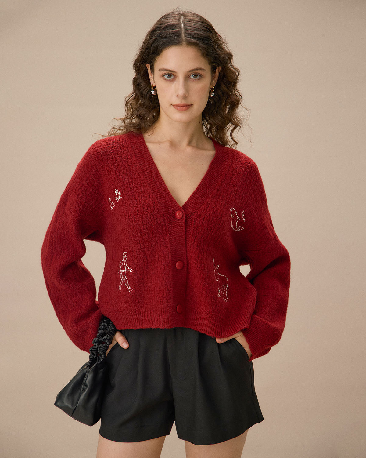 Κόκκινη Ζακέτα Με Κουμπιά Και Λαιμόκοψη V, Έξω Από Τους Ώμους