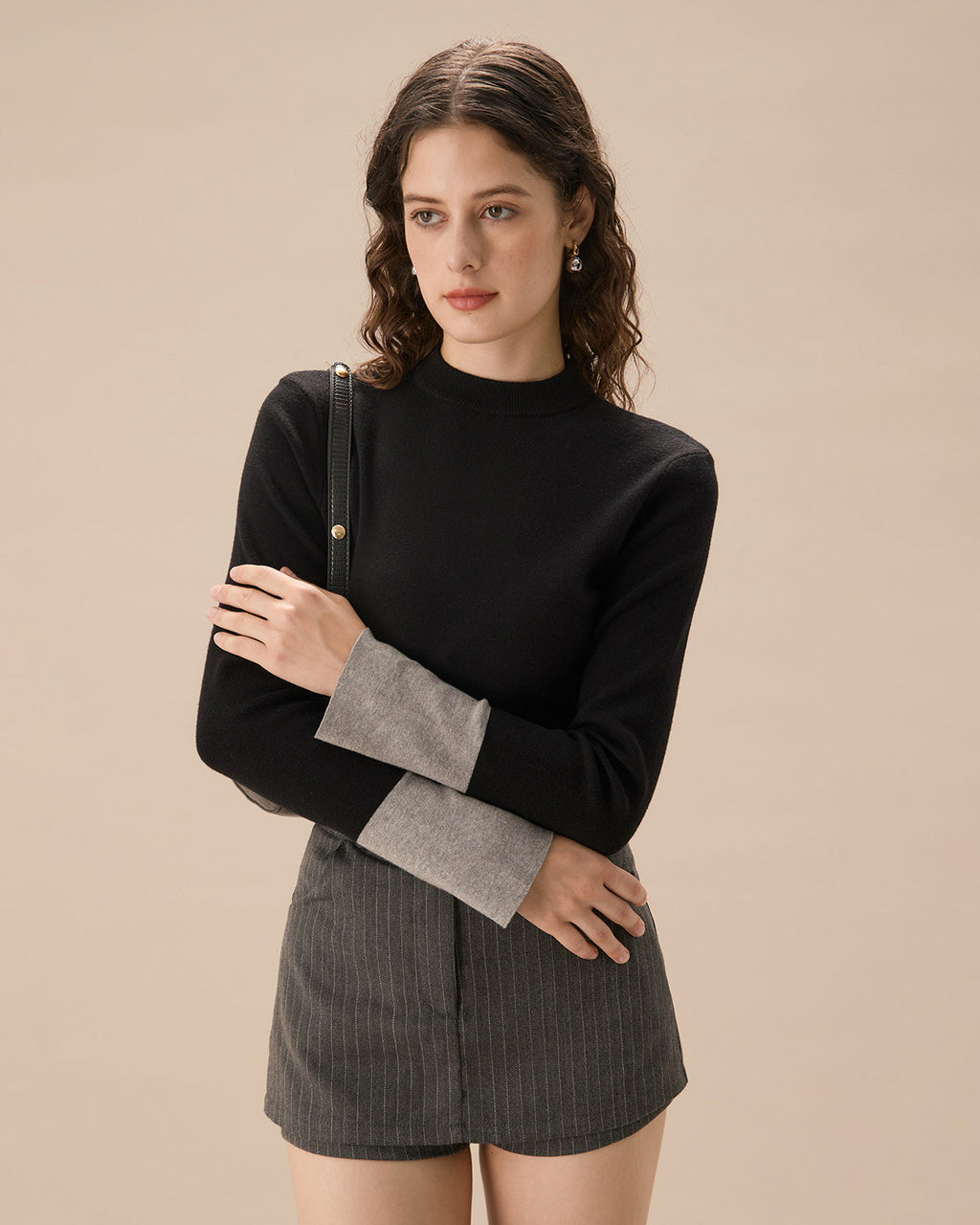 Μαύρο Πλεκτό Μπλουζάκι Με Λεπτή Κοπή Και Αντίθεση