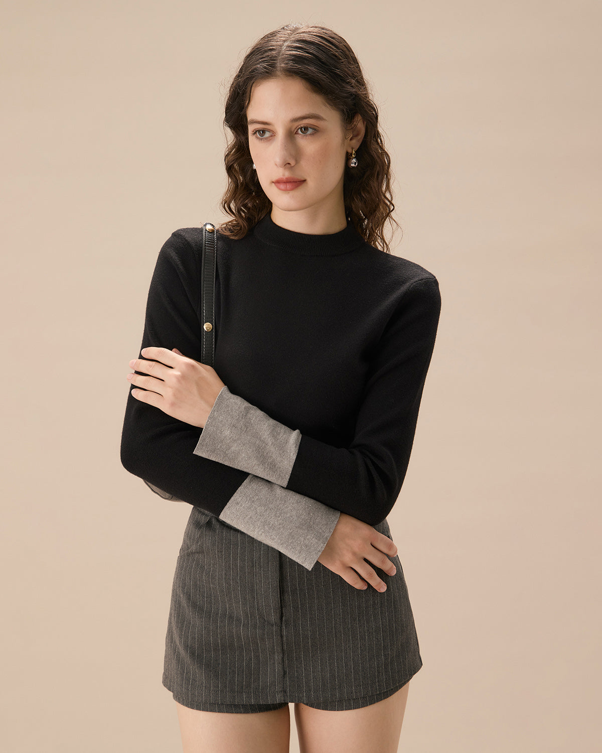 Μαύρο Πλεκτό Μπλουζάκι Με Λεπτή Κοπή Και Αντίθεση