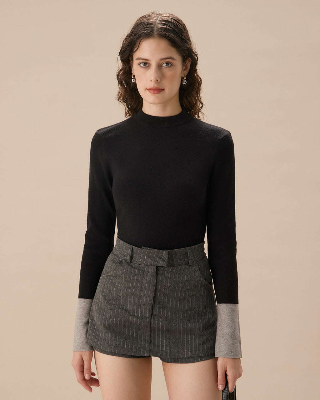 Μαύρο Πλεκτό Μπλουζάκι Με Λεπτή Κοπή Και Αντίθεση