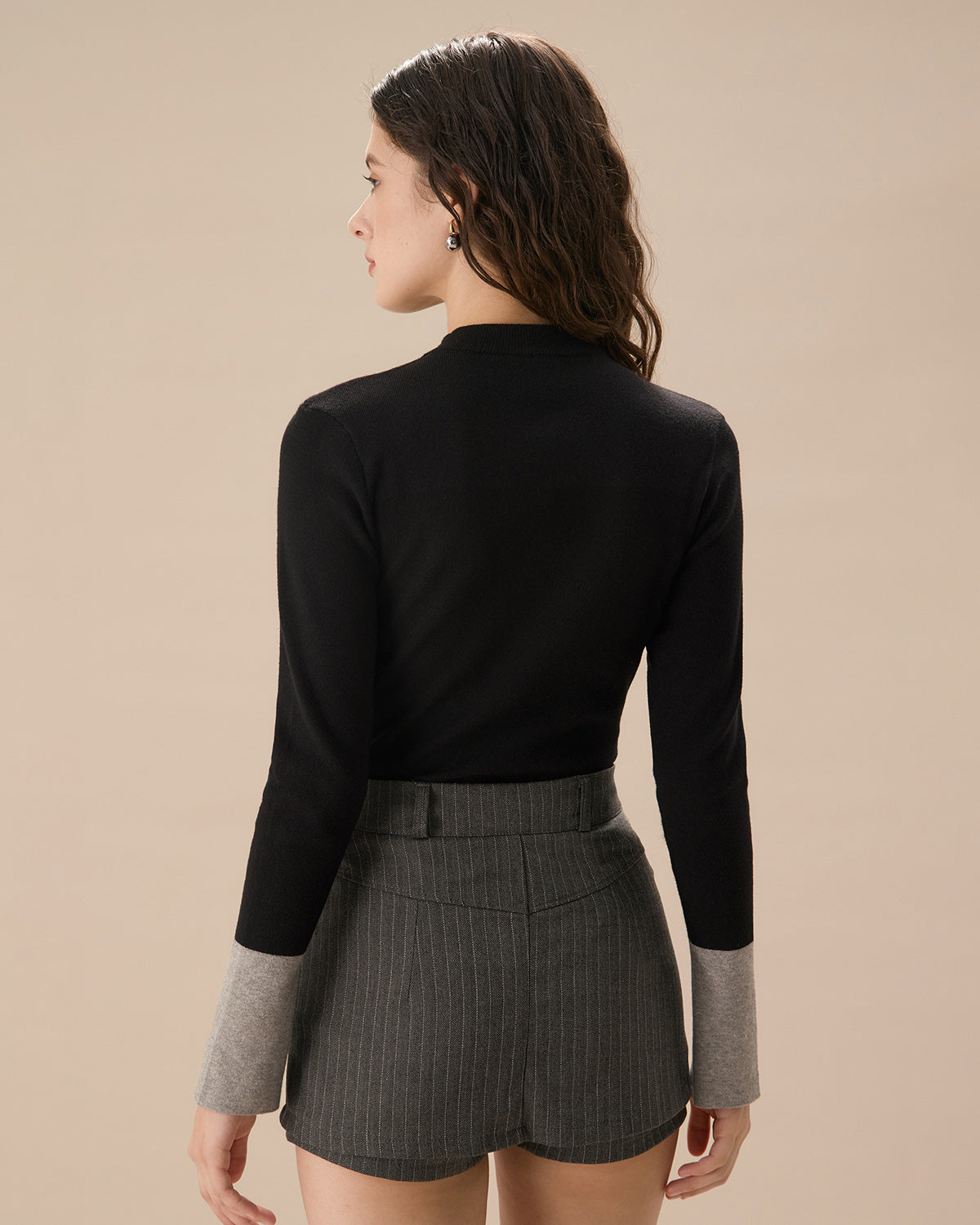 Μαύρο Πλεκτό Μπλουζάκι Με Λεπτή Κοπή Και Αντίθεση