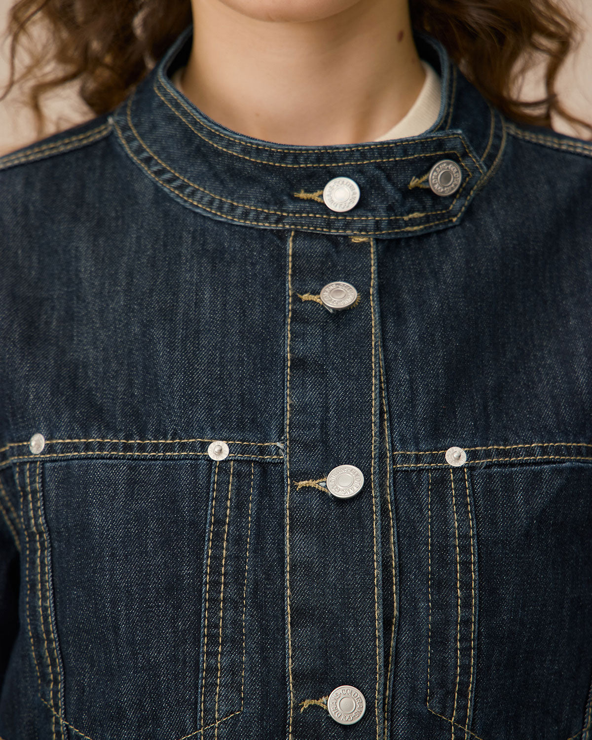 Μπλε Τζιν Μπουφάν Με Ένα Κουμπί Και Τσέπες