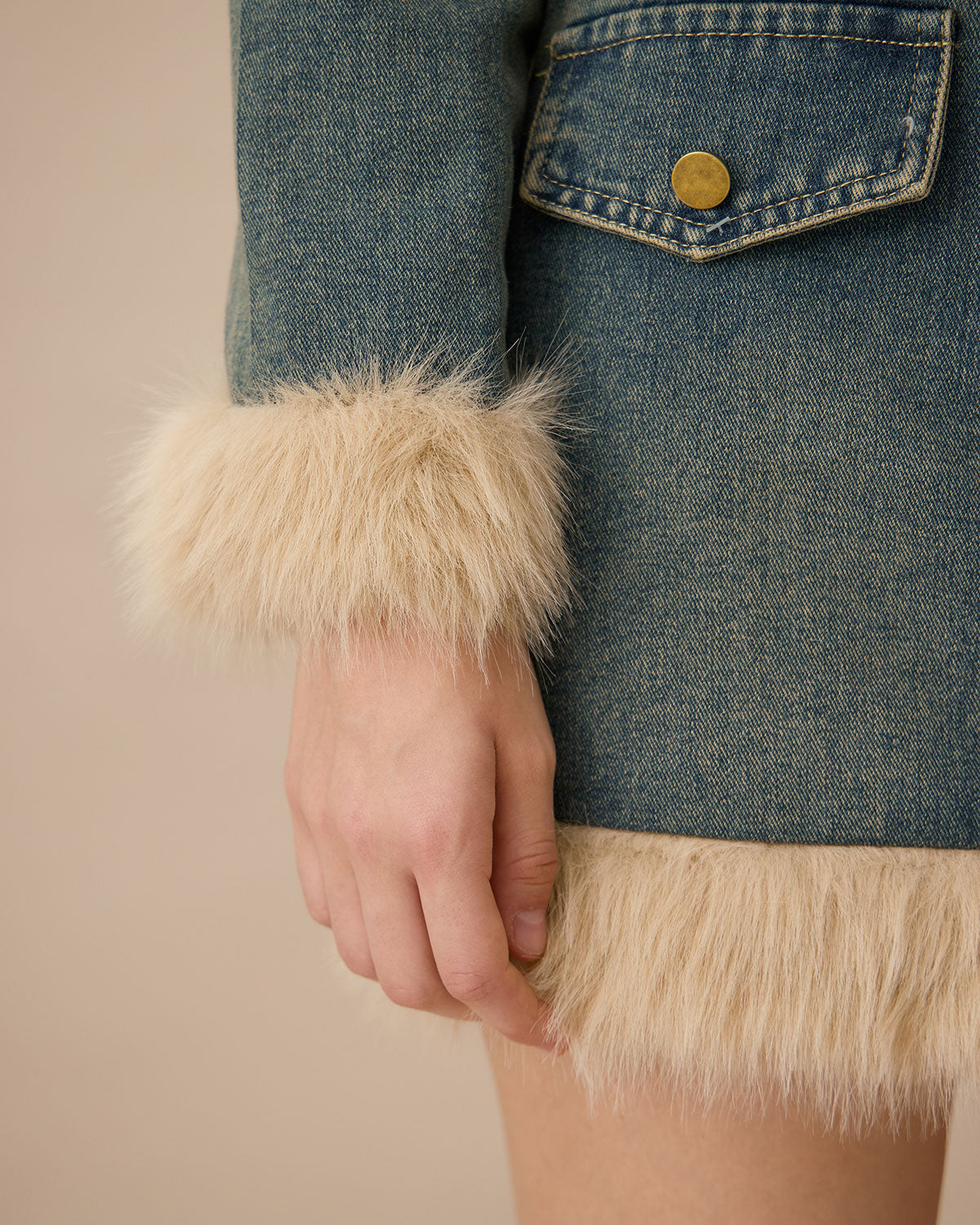 Μπλε Γούνινο Μπουφάν Με Ένα Κουμπί