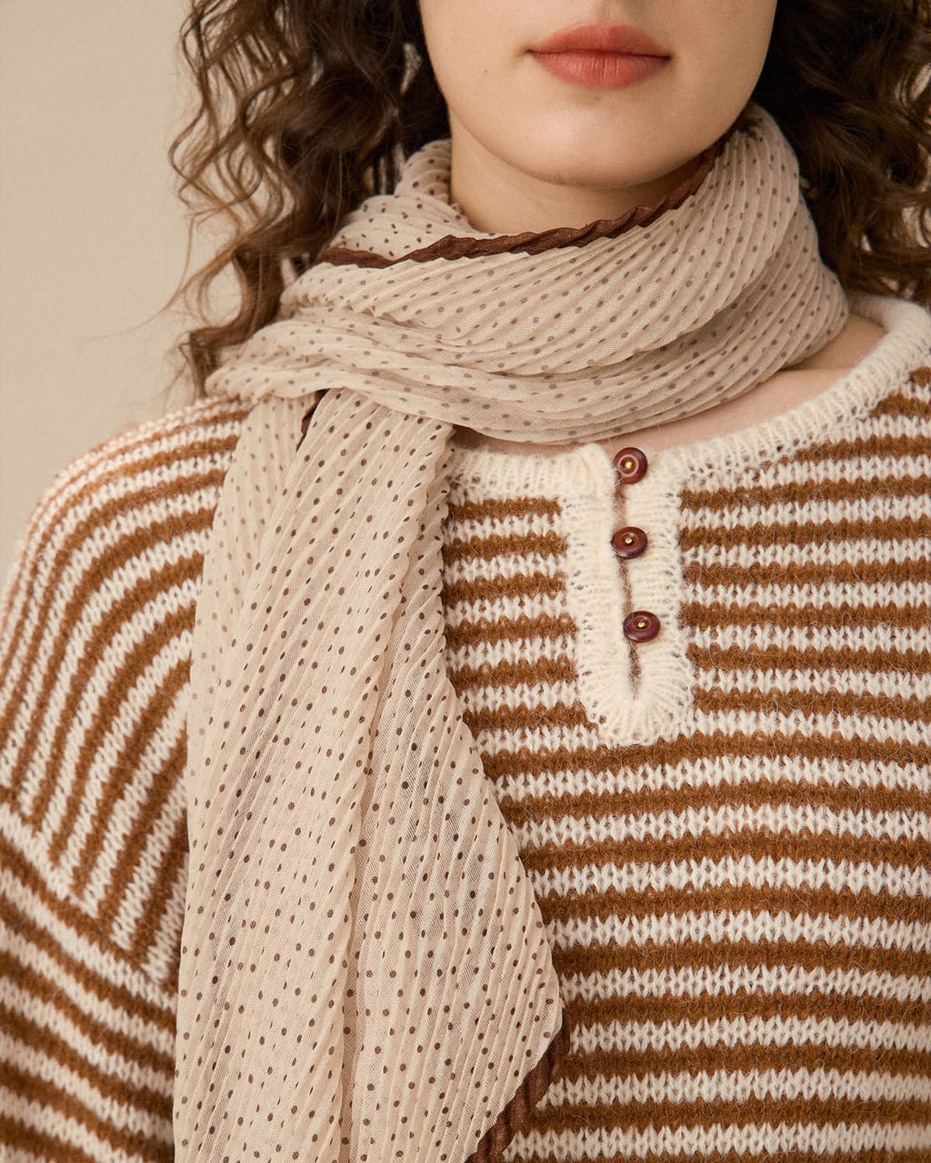 Μπεζ Πουά Κασκόλ