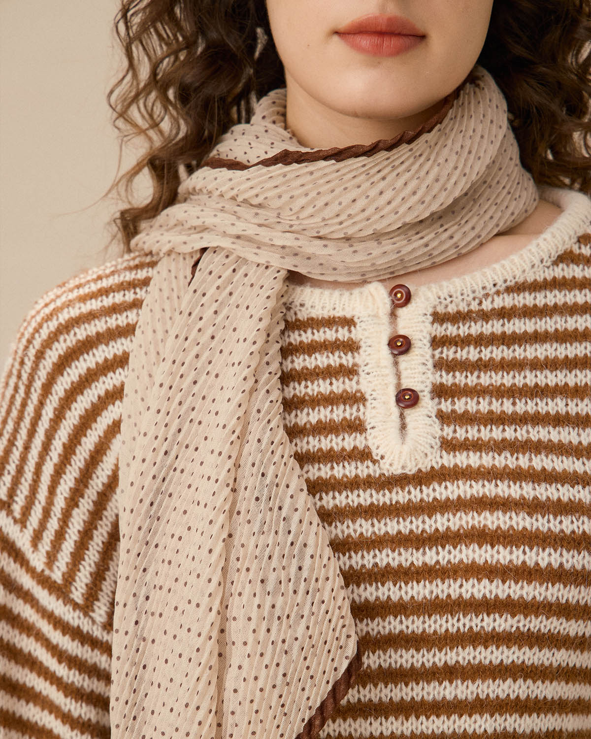 Μπεζ Πουά Κασκόλ