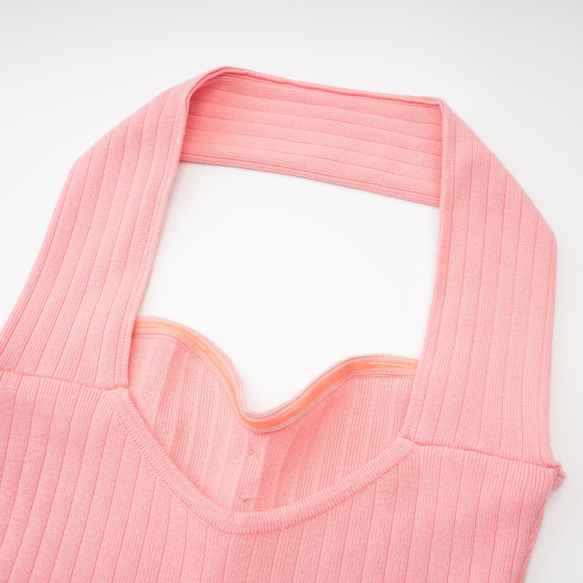 Φόρεμα Midi Με Halter Και Ροζ Πλεκτό Σχέδιο Ylviana