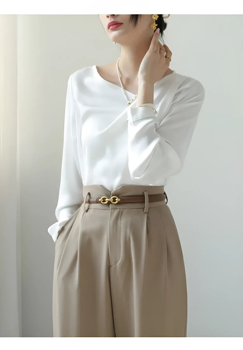 Μπλούζα Με Μακριά Μανίκια Και Λεπτομέρεια Στο Γιακά