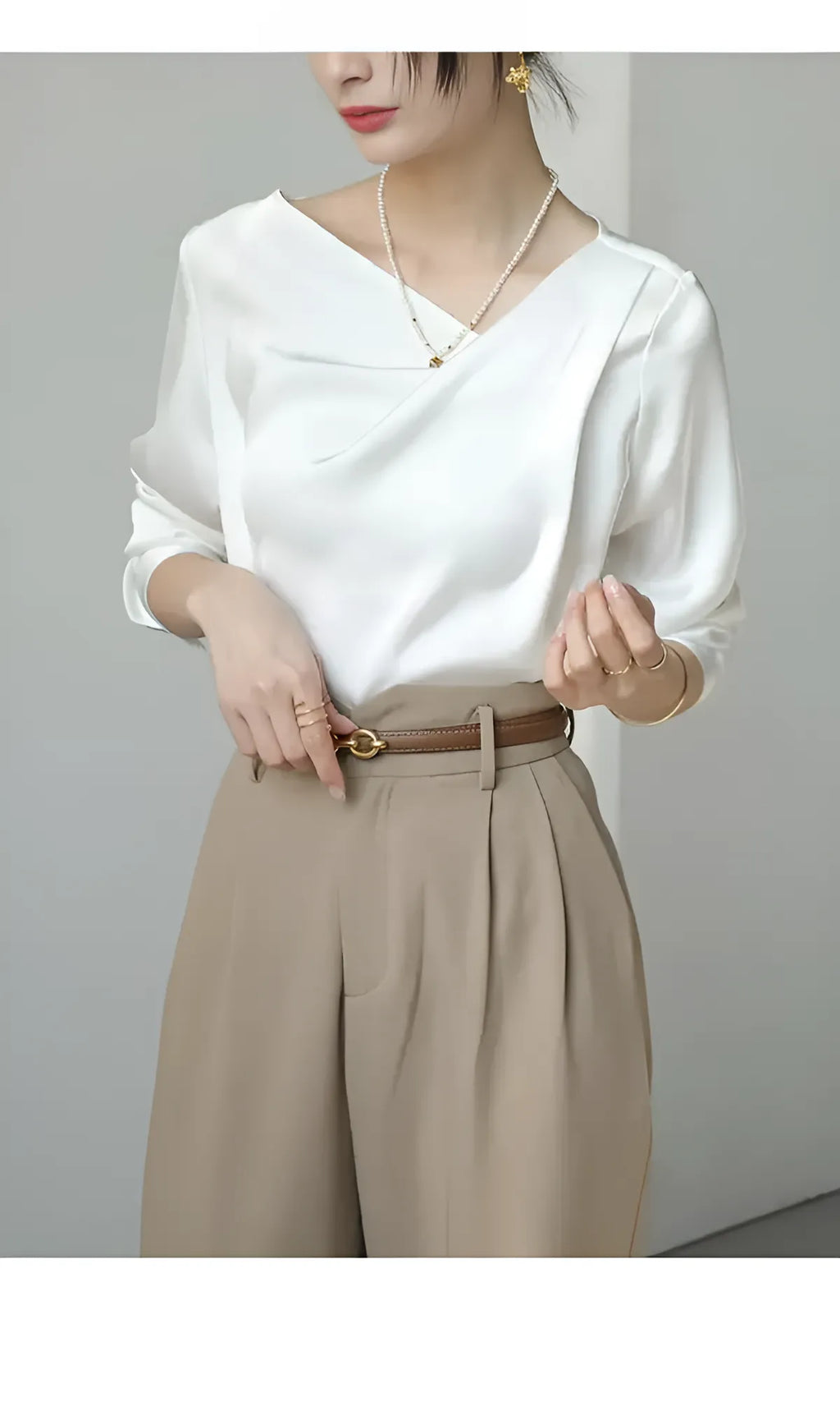 Μπλούζα Με Μακριά Μανίκια Και Λεπτομέρεια Στο Γιακά