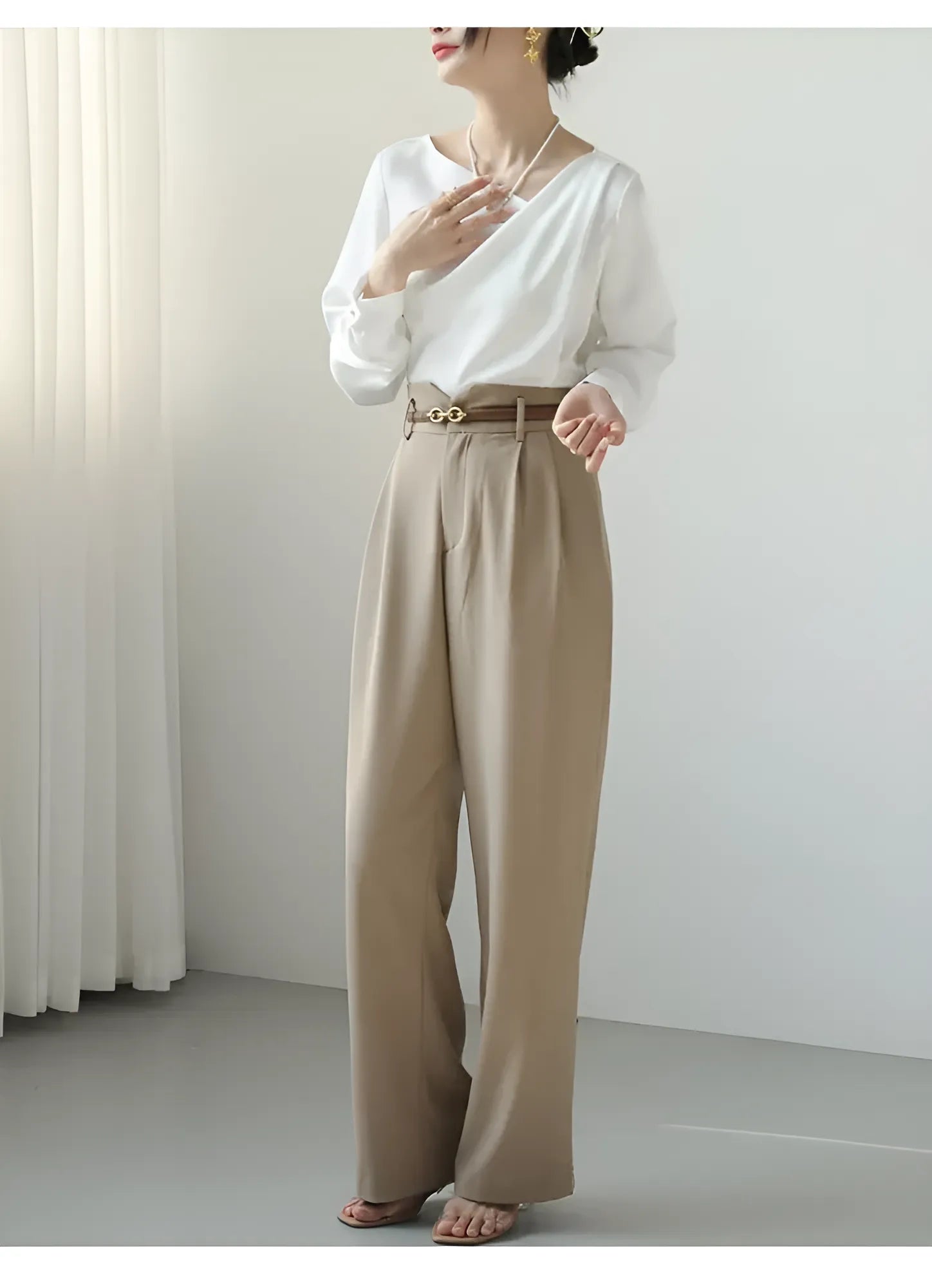 Μπλούζα Με Μακριά Μανίκια Και Λεπτομέρεια Στο Γιακά