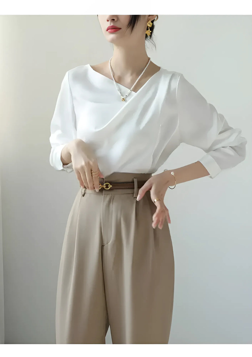 Μπλούζα Με Μακριά Μανίκια Και Λεπτομέρεια Στο Γιακά