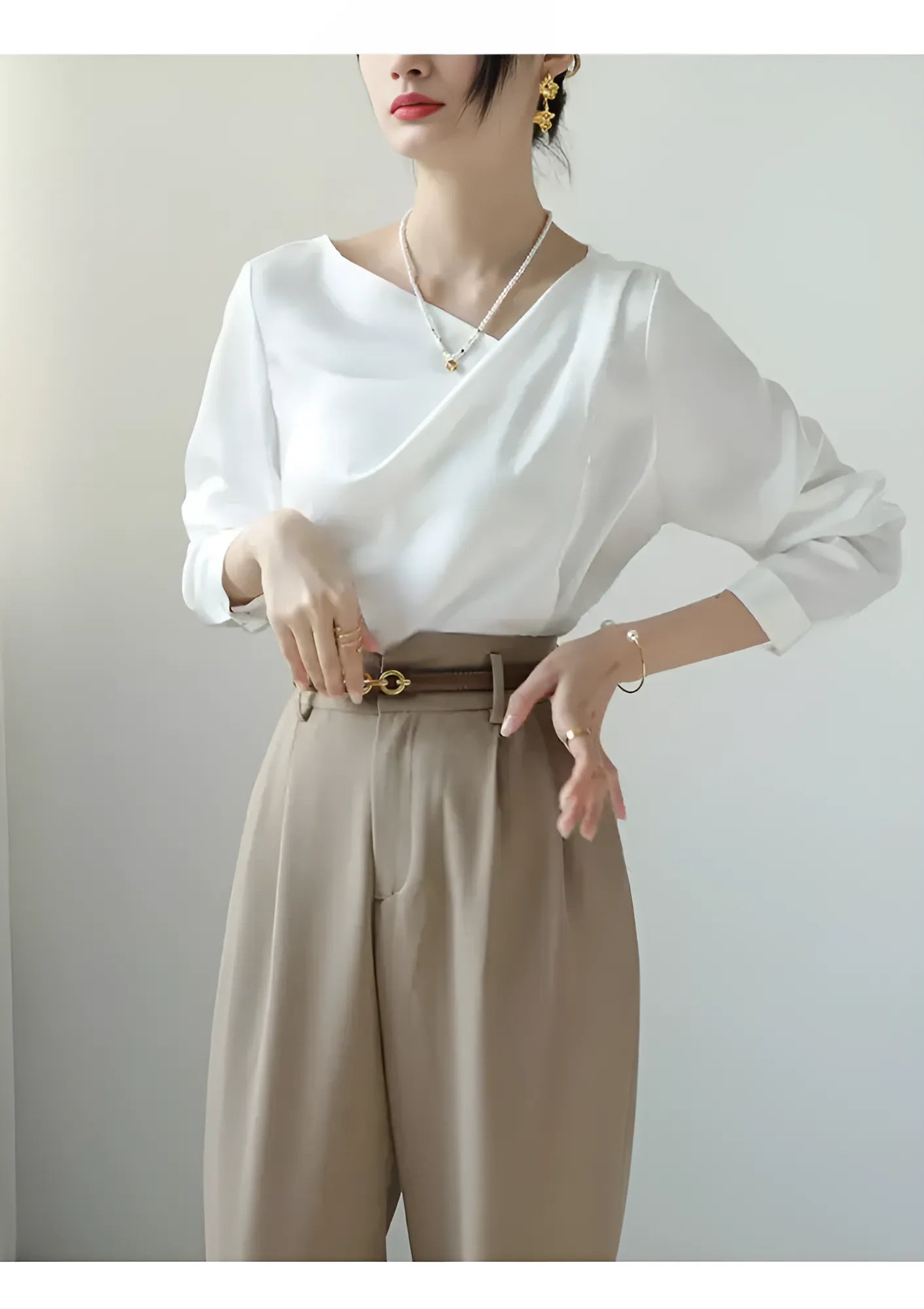 Μπλούζα Με Μακριά Μανίκια Και Λεπτομέρεια Στο Γιακά